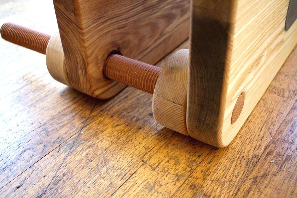 Столик с небольшим очагом в центре - фото 20