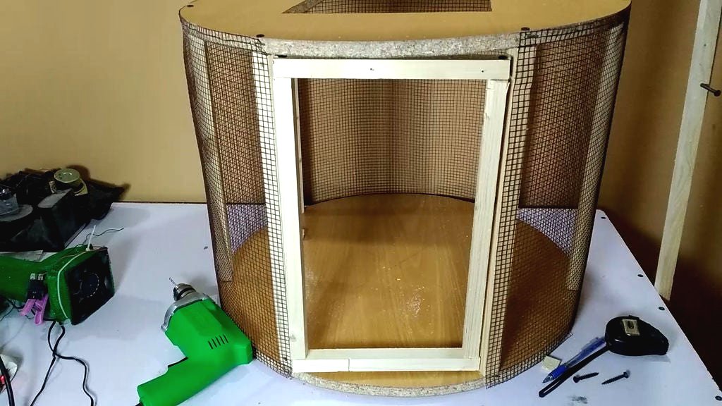 Деревянная клетка из старого стола - фото 12