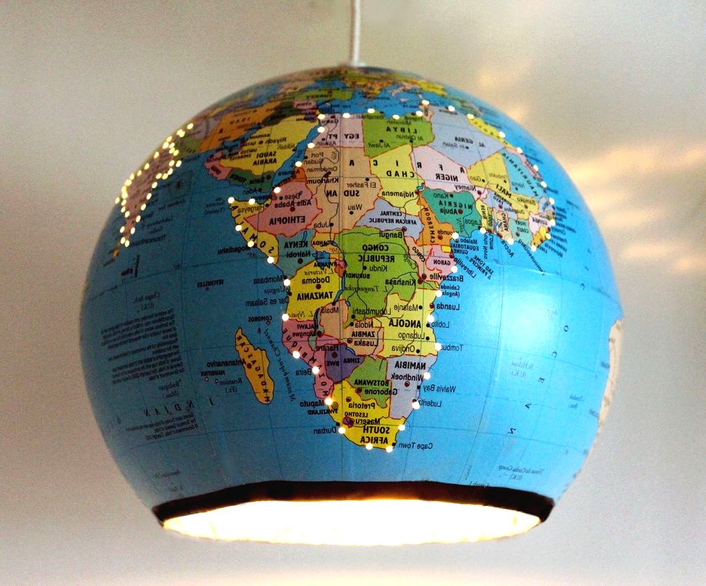 Подвесная лампа из глобуса - фото