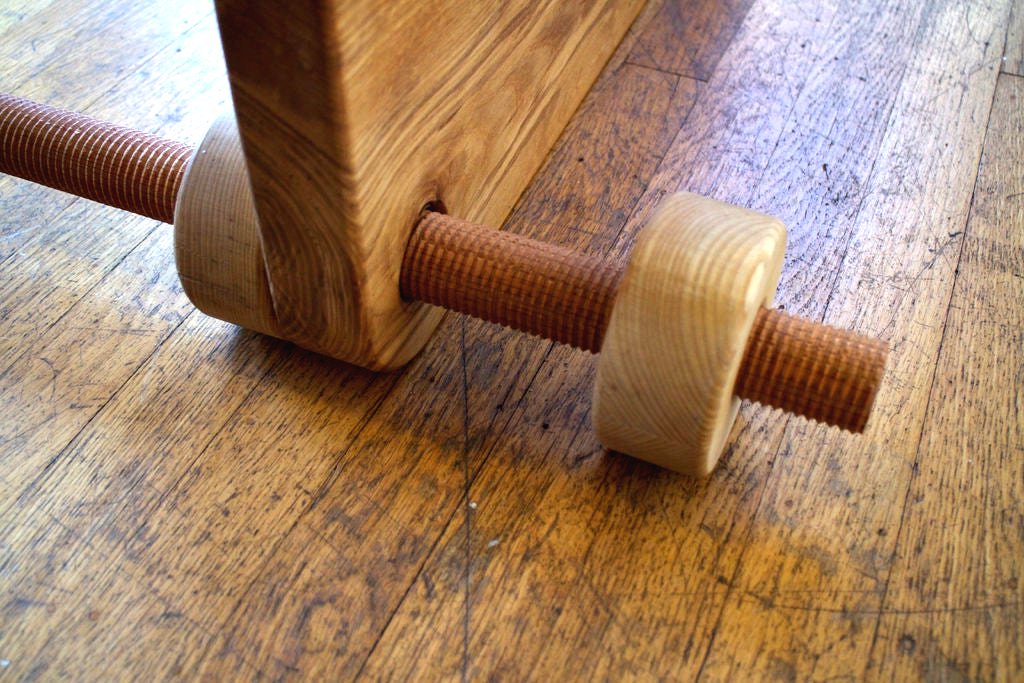 Столик с небольшим очагом в центре - фото 19