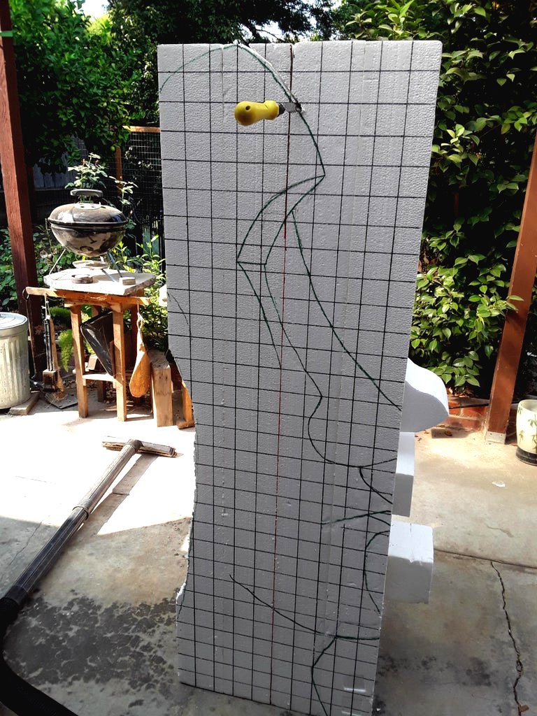 Необычный способ украсить сад статуей из пенополистирола - фото 8