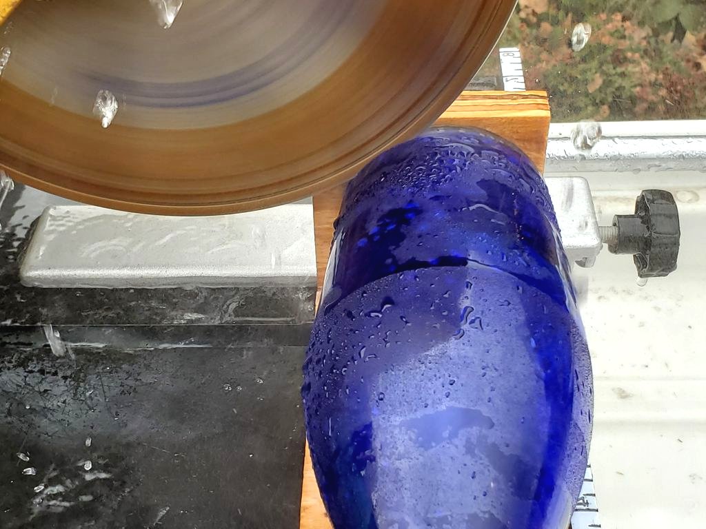 Лампа из винных бутылок - фото 5