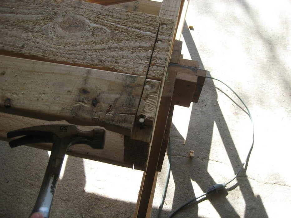 Игровой домик для детей из поддонов - фото 3