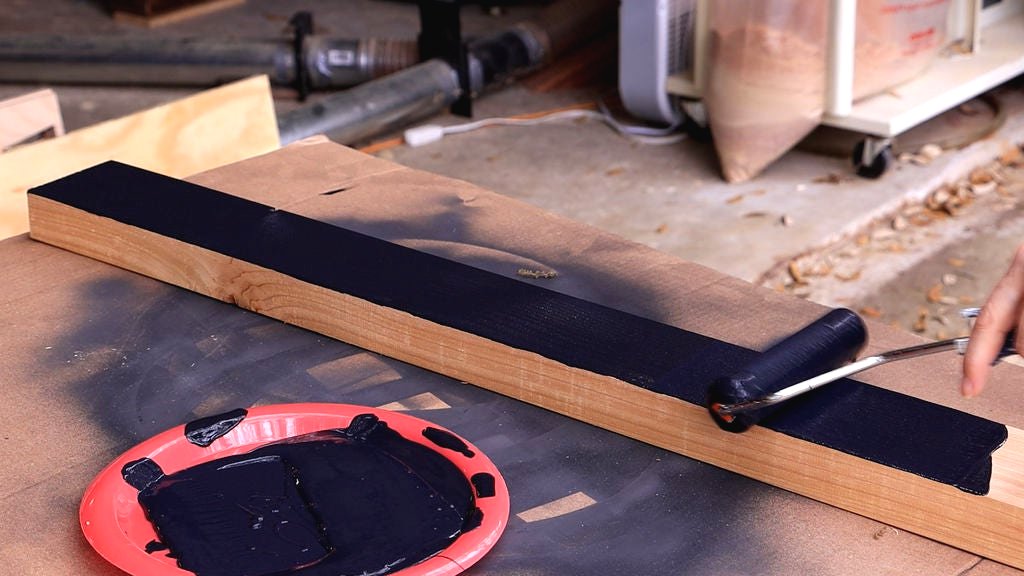 Интересная клумба из дерева - фото 5