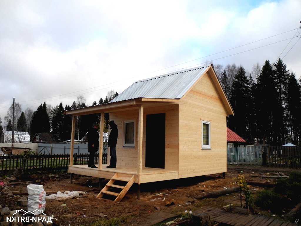 Каркасный деревянный дом с террасой 4*6 - фото