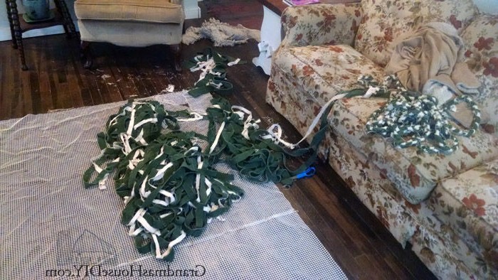 Плетеный коврик из ткани - фото 3