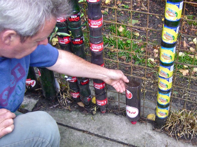 Вертикальный сад из пластиковых бутылок - фото 5