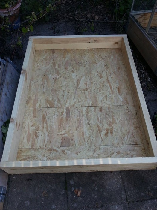 Мини-теплица с системой природного полива - фото 4