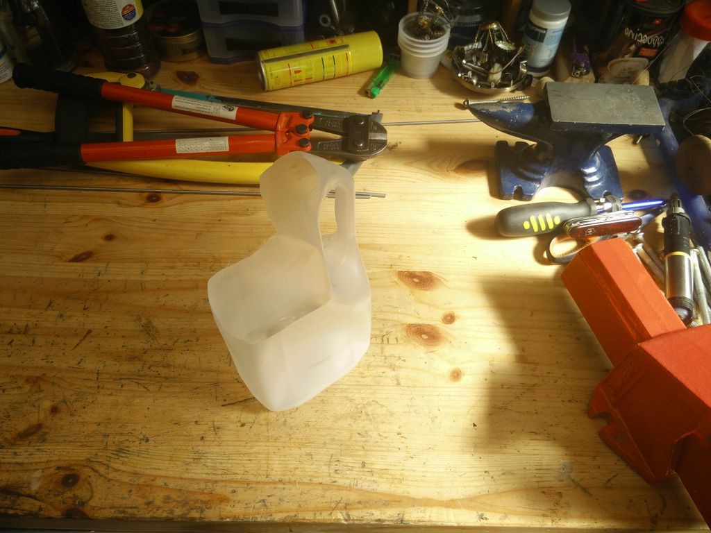 Подвесные горшки из пластиковых бутылок - фото 2