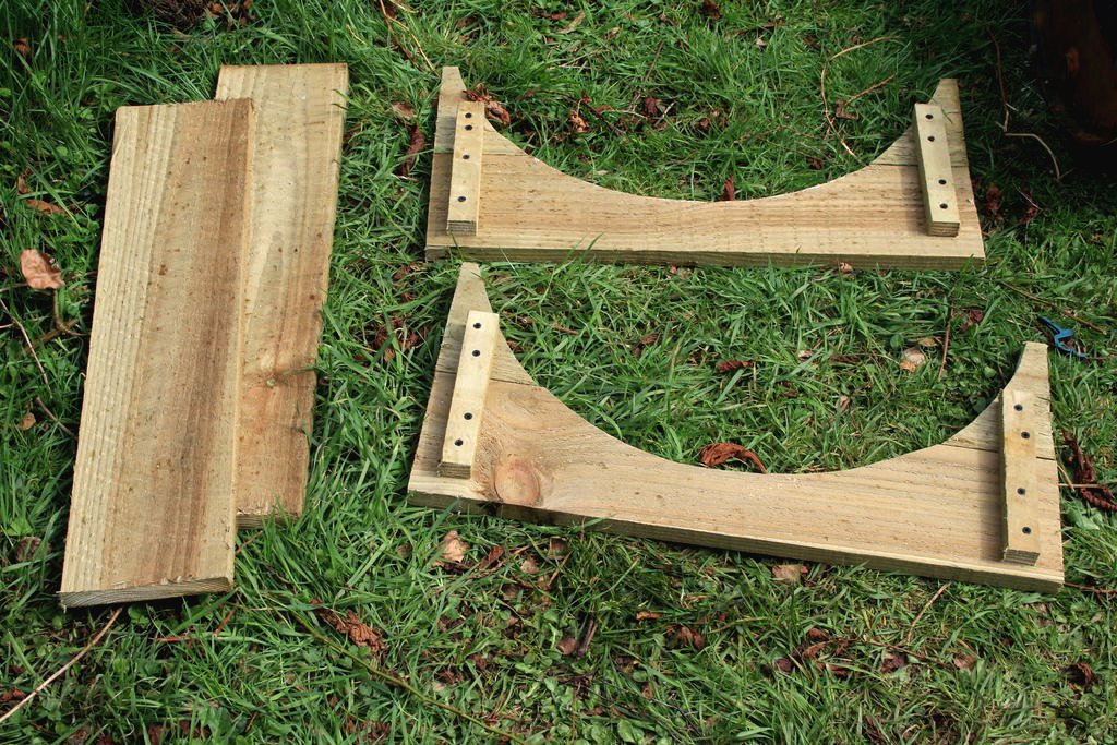 Клумба из бочки - фото 6