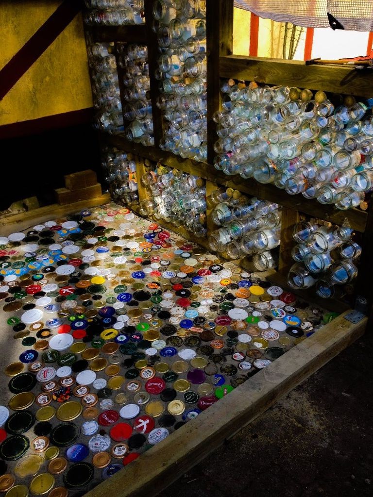 Теплица из стеклянных бутылок - фото 8