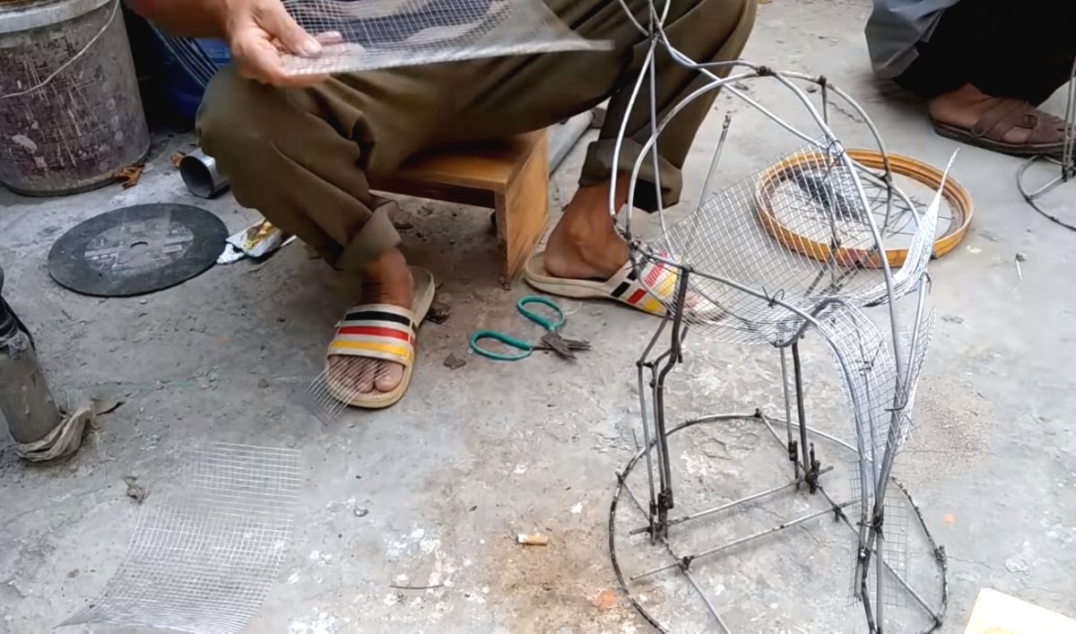 Необычая курочка из цемента - фото 4