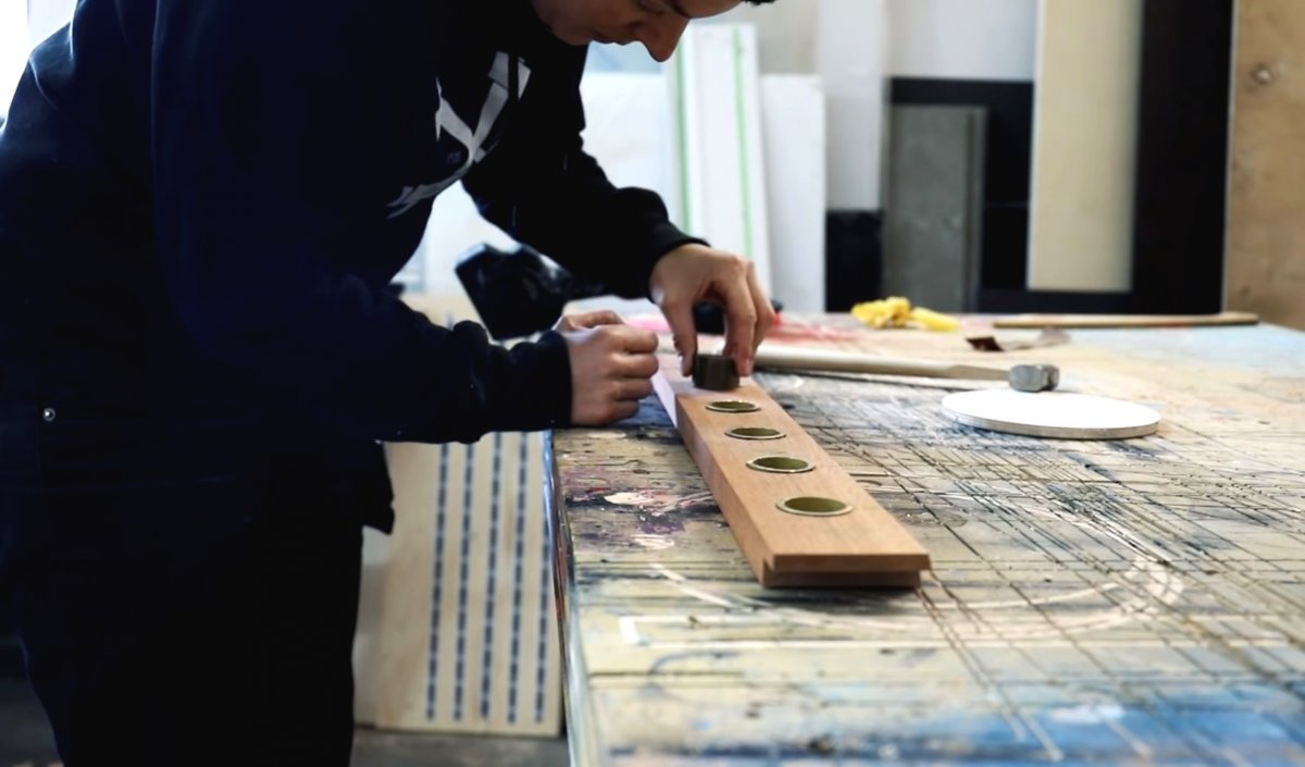 Необычная вешалка и полка для одежды - фото 6