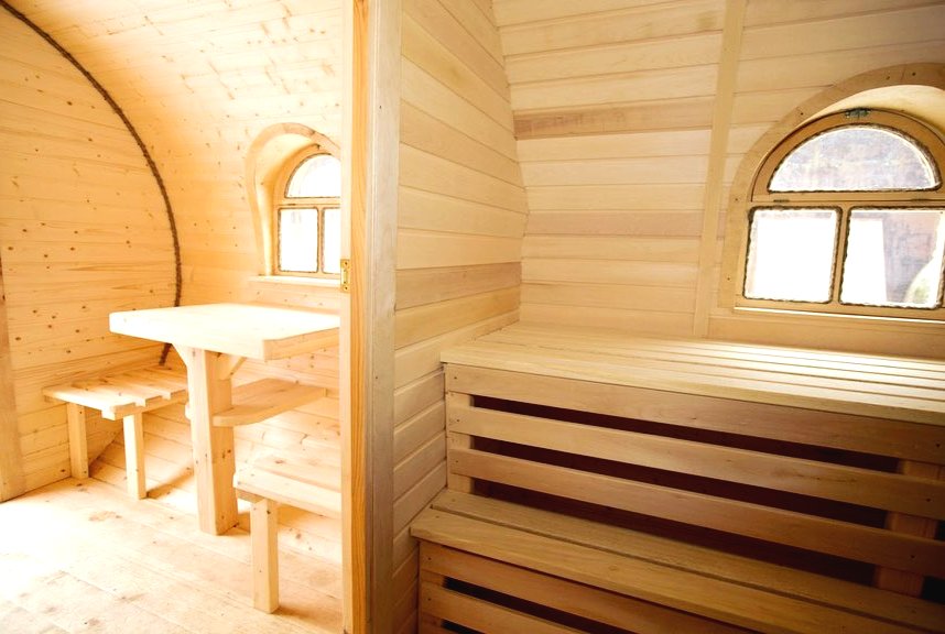 Баня-бочка с классической крышей - фото 5