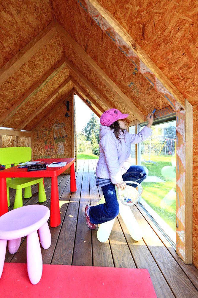 Очень необычный игровой детский домик из дерева - фото 4