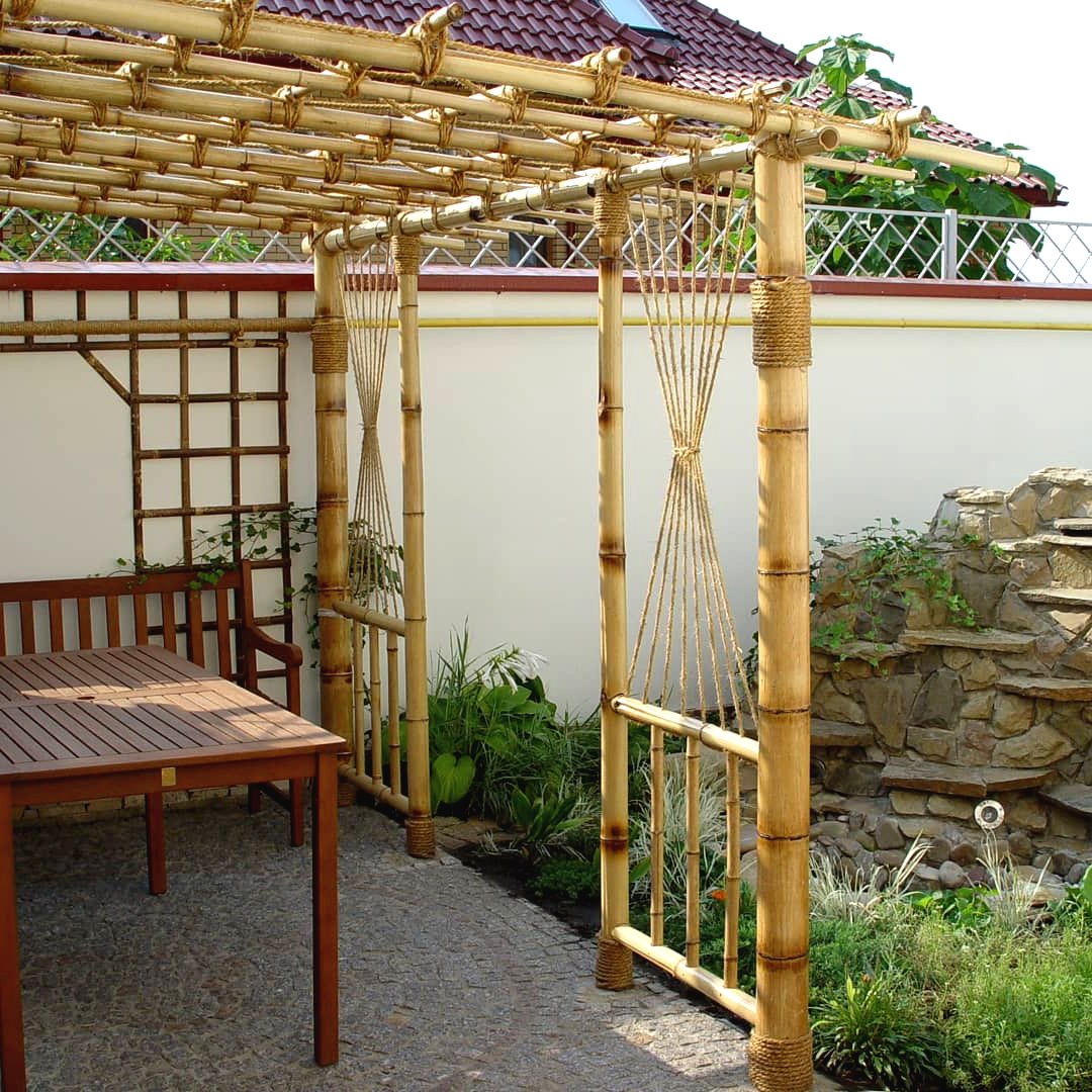 Беседка для дачи из бамбука - фото 5