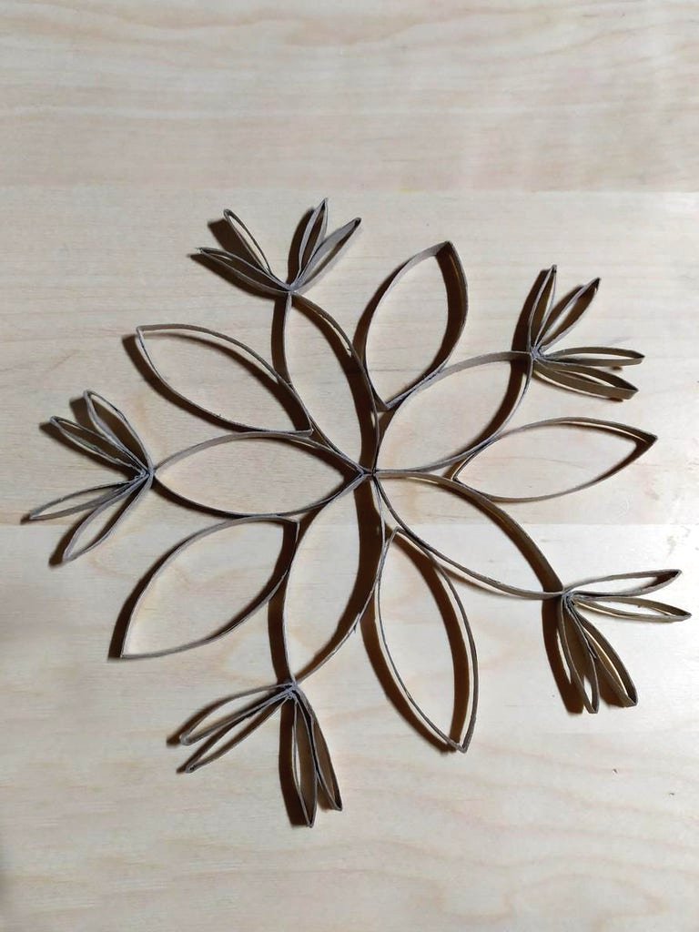 Снежинки из бумаги своими руками - фото 13