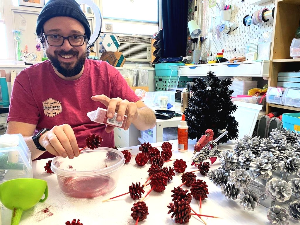 Венок из сосновых шишек - фото 6