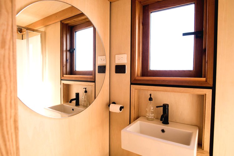 Летний домик для дачи из дерева - фото 5