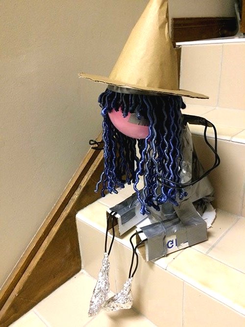 Оригинальная ведьма из бетона - фото 9