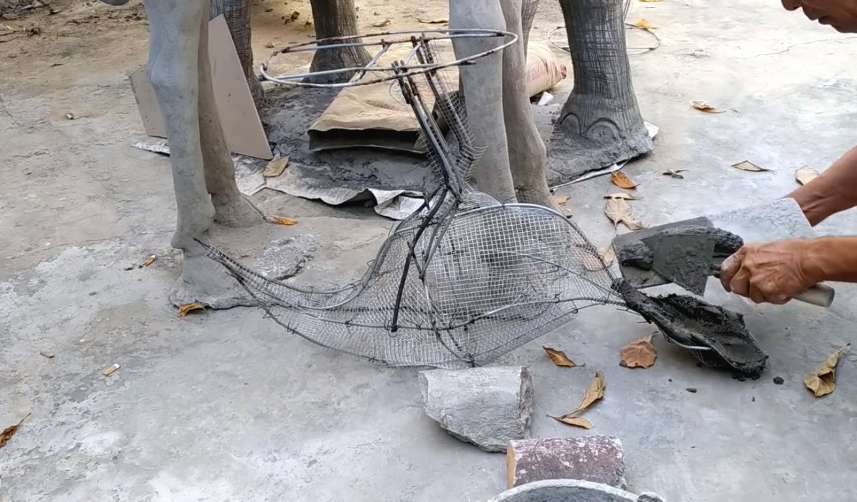 Необычая курочка из цемента - фото 6