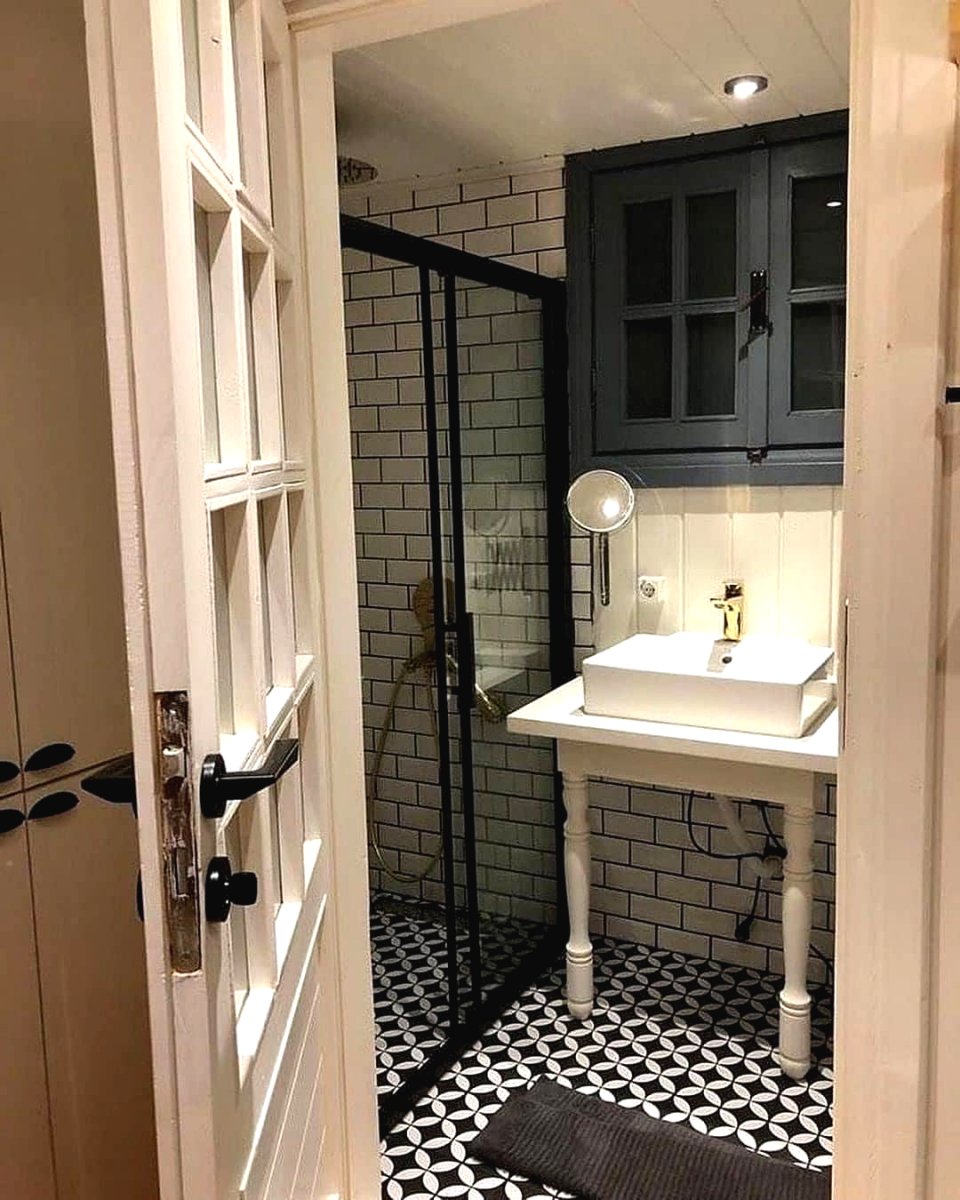 Интересный летний домик для дачи из дерева - фото 6