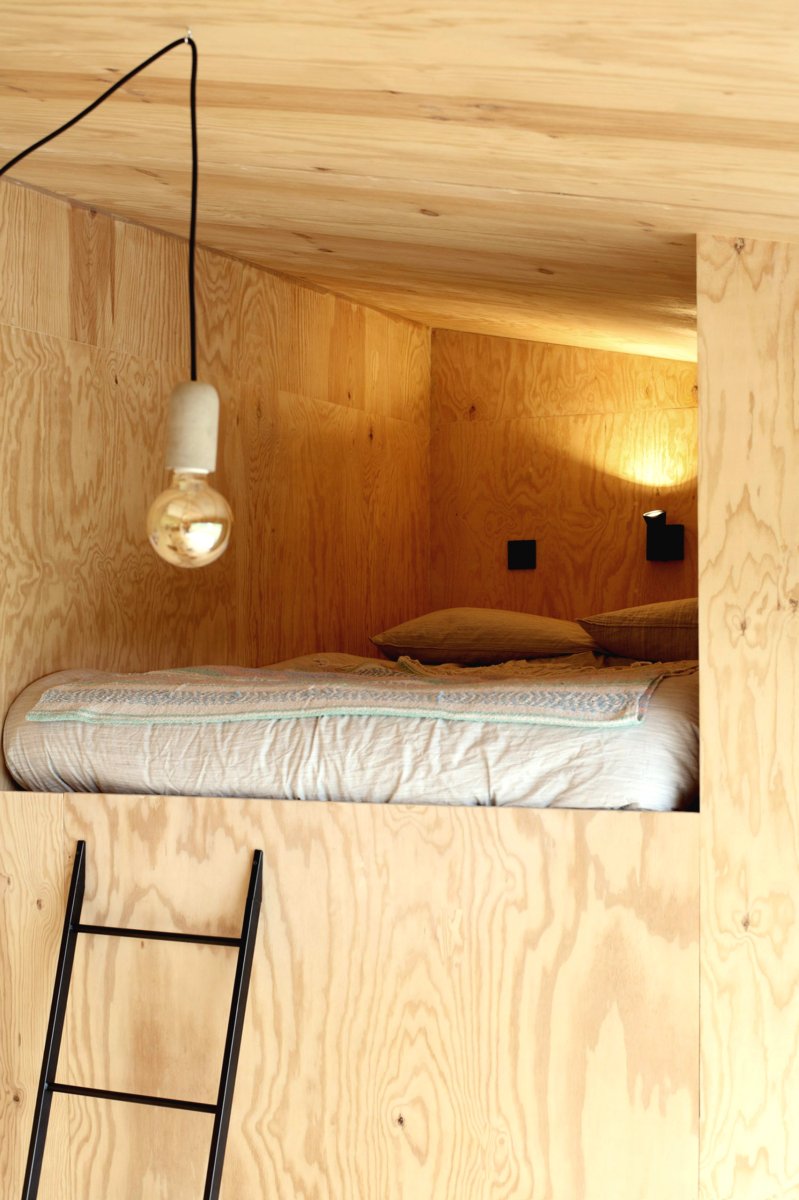 Небольшой одноэтажный дом в 22 кв м из дерева - фото 17