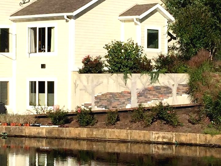 Оригинальная мозаика на бетонном заборе - фото 5