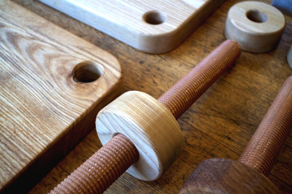 Столик с небольшим очагом в центре - фото 17