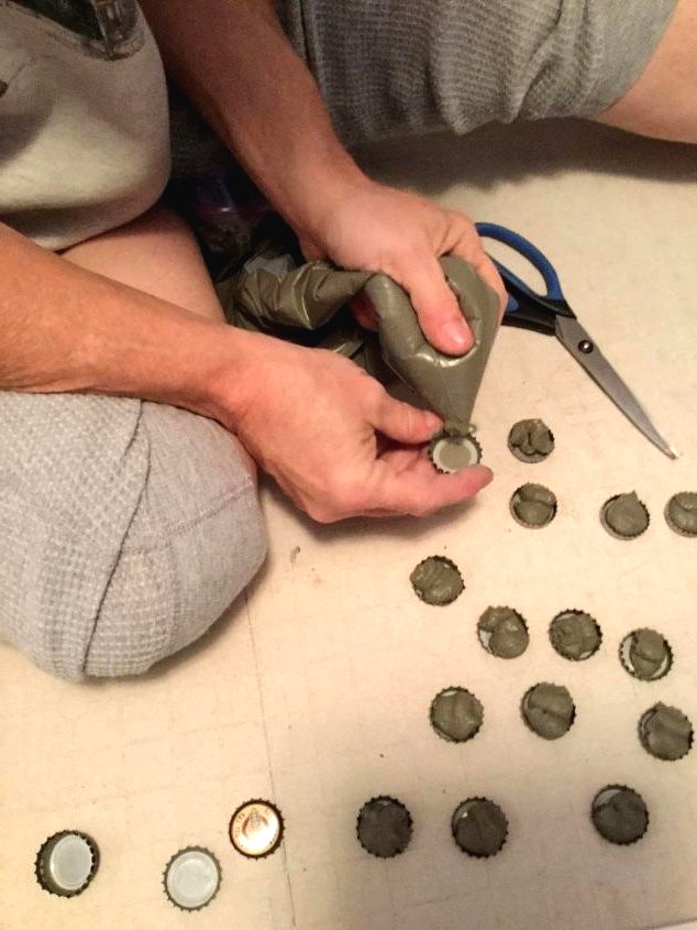 Необычный пол из пивных крышек - фото 2