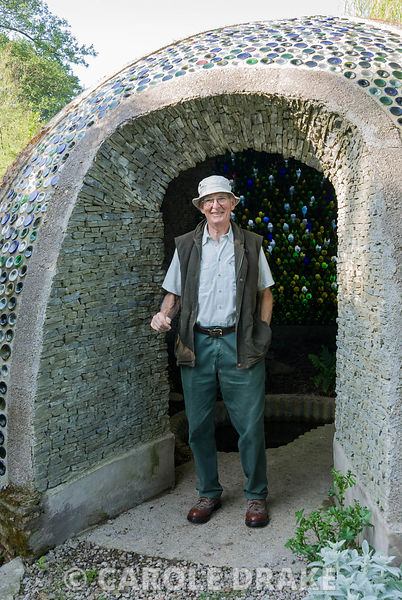 Сад в котором иглу из пустых бутылок вина - фото 6