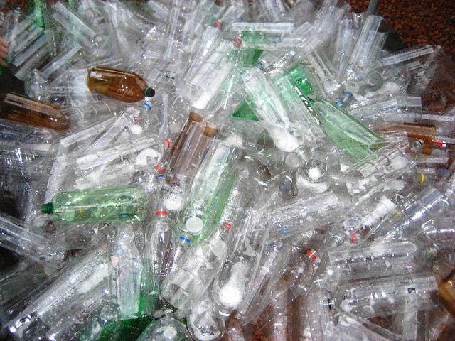 Необычная беседка из пластиковых бутылок - фото 9