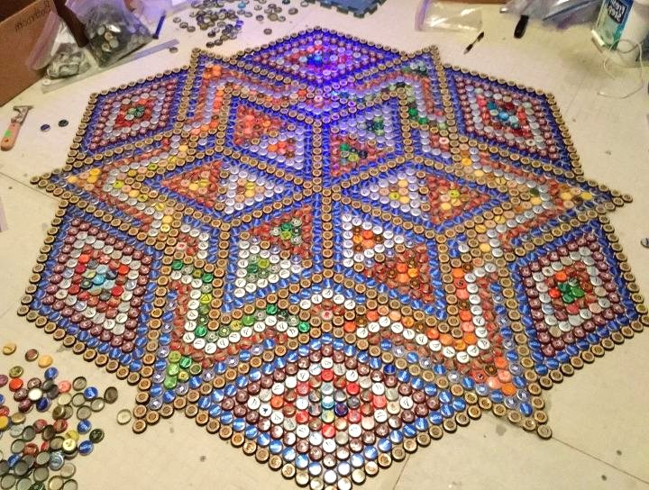 Необычный пол из пивных крышек - фото 5