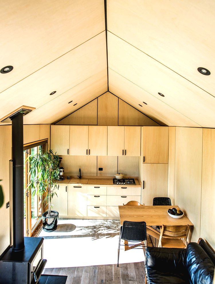 Летний домик для дачи из дерева - фото 3