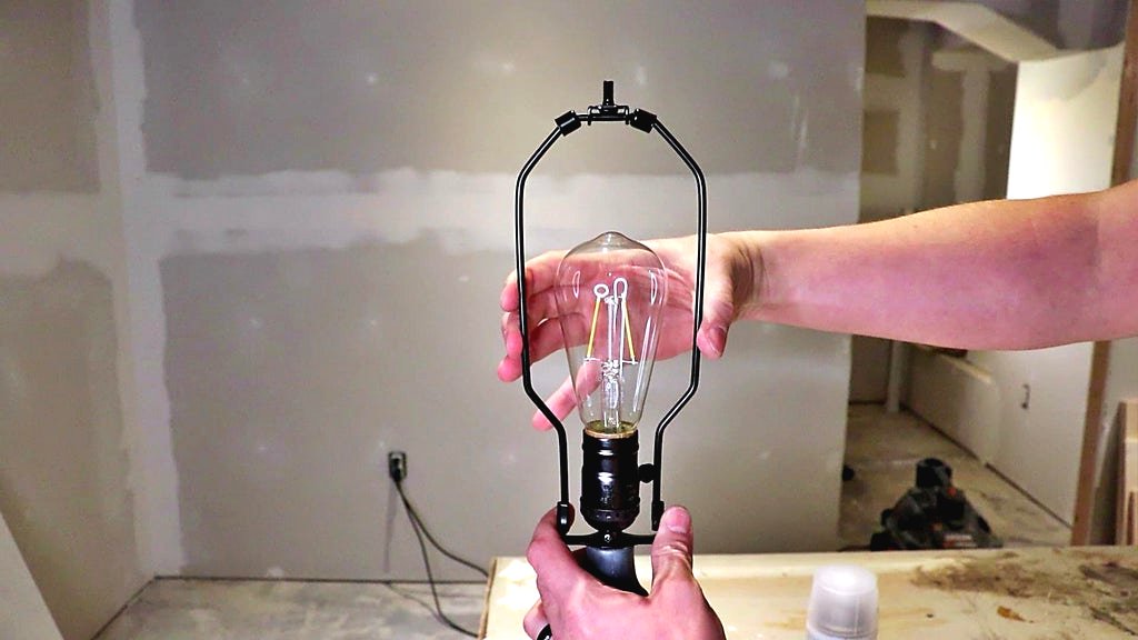 Настольная лампа из ножки стола - фото 24