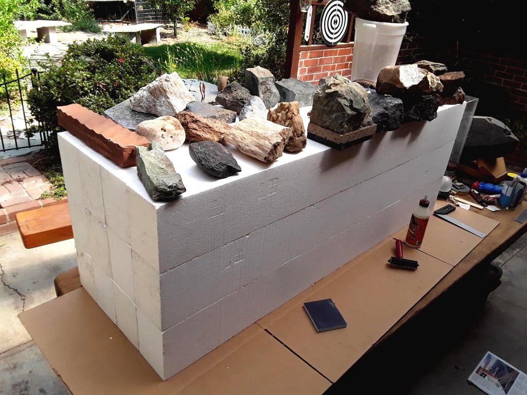 Необычный способ украсить сад статуей из пенополистирола - фото 6