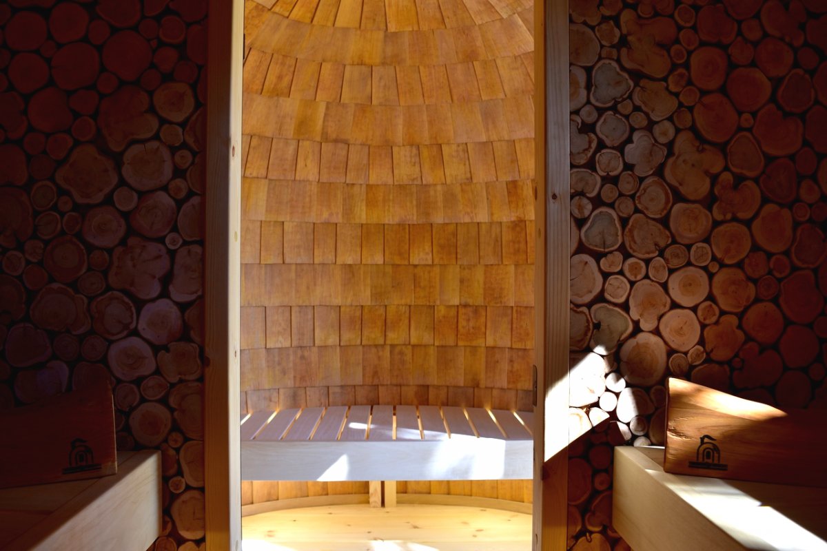 Оригинальная баня из дранки - фото 10