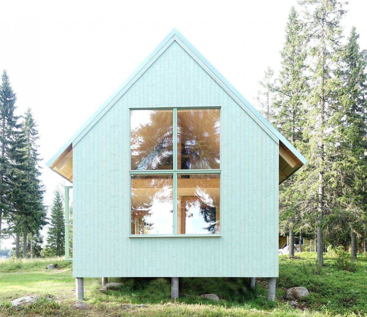 Деревянный дом у озера - фото 3