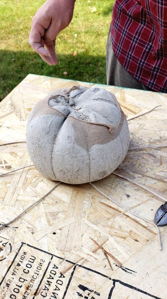 Тыква из цемента своими руками для сада - фото 8