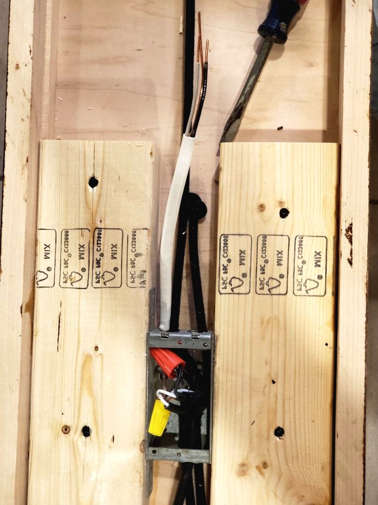 Лампа из винных бутылок - фото 17