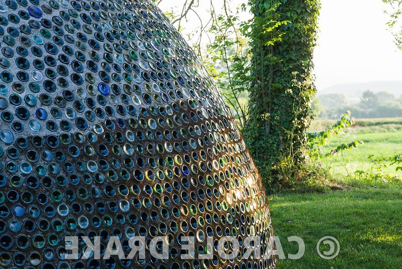Сад в котором иглу из пустых бутылок вина - фото 7