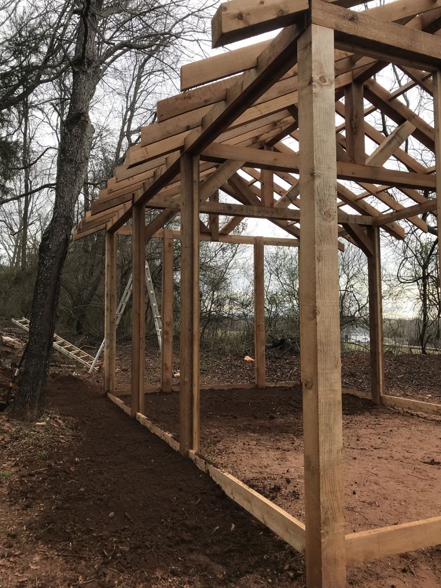 Удивительная оранжерея из старых окон - фото 15