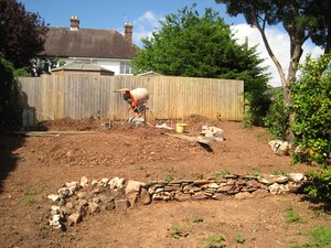 Необычный дом с изогнутой крышей - фото 3