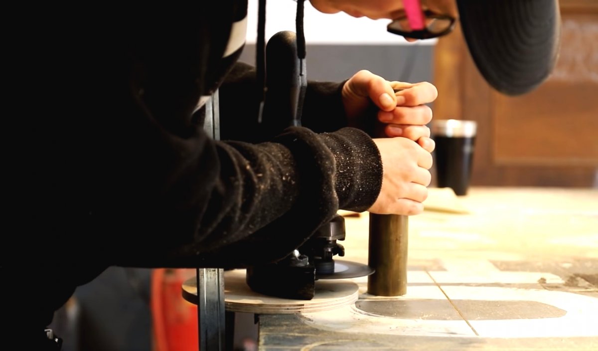 Необычная вешалка и полка для одежды - фото 5