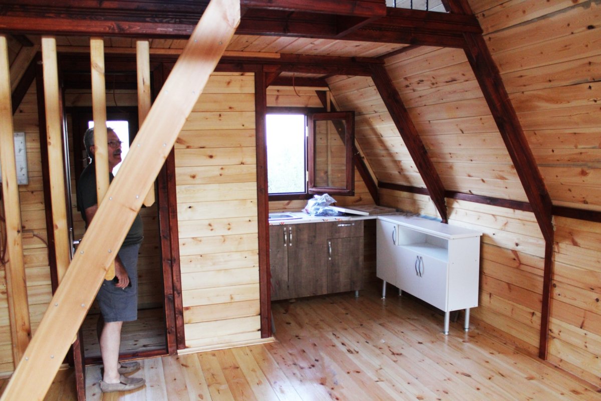 Небольшой деревянный дом для дачи - фото 2