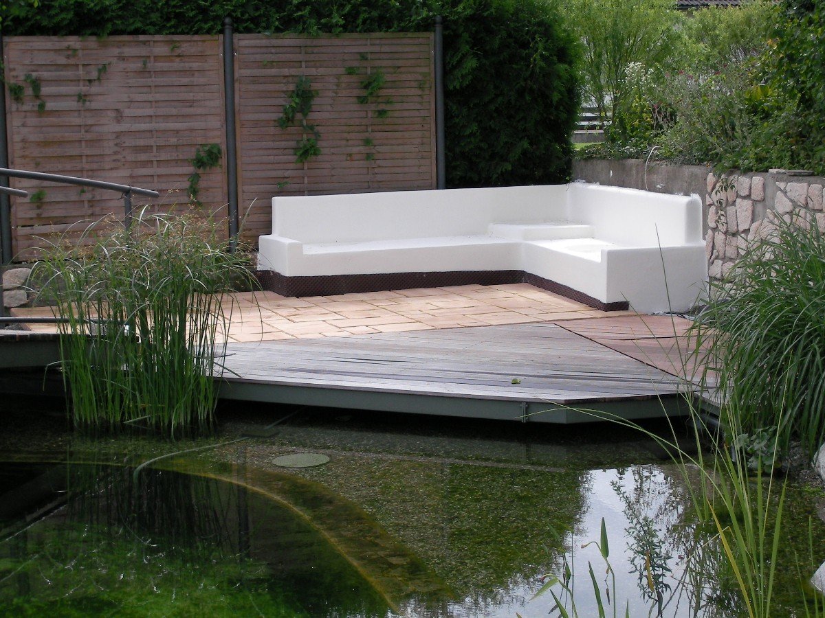 Пруд с мостом через него - фото 17