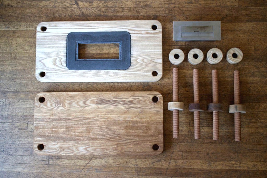 Столик с небольшим очагом в центре - фото 15