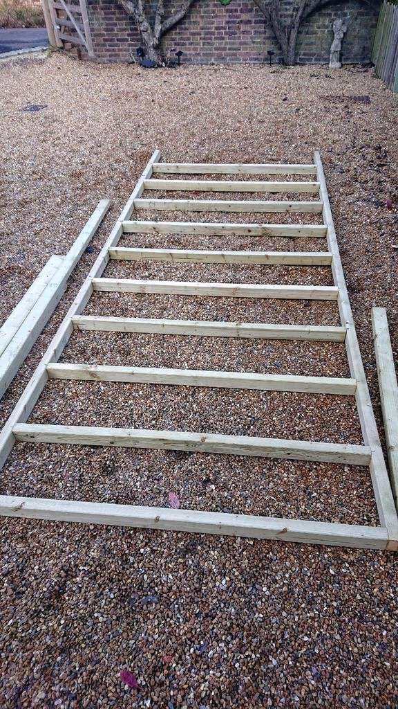 Современный сарай из дерева - фото 7