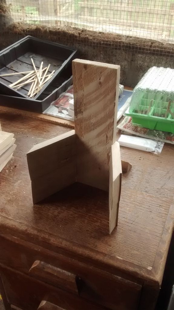 Вертикальный сад по форме улья - фото 7