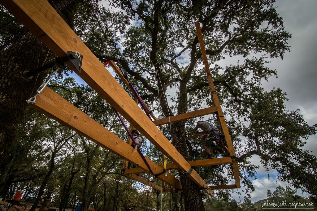 Крепление болтов к дереву для домика на нем - фото 16